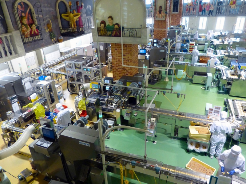 chocolaterie-BAGNOLS EN FORET-min_japan_sapporo_chocolate_factory_label_packaging_cookie_machine_operators-961509